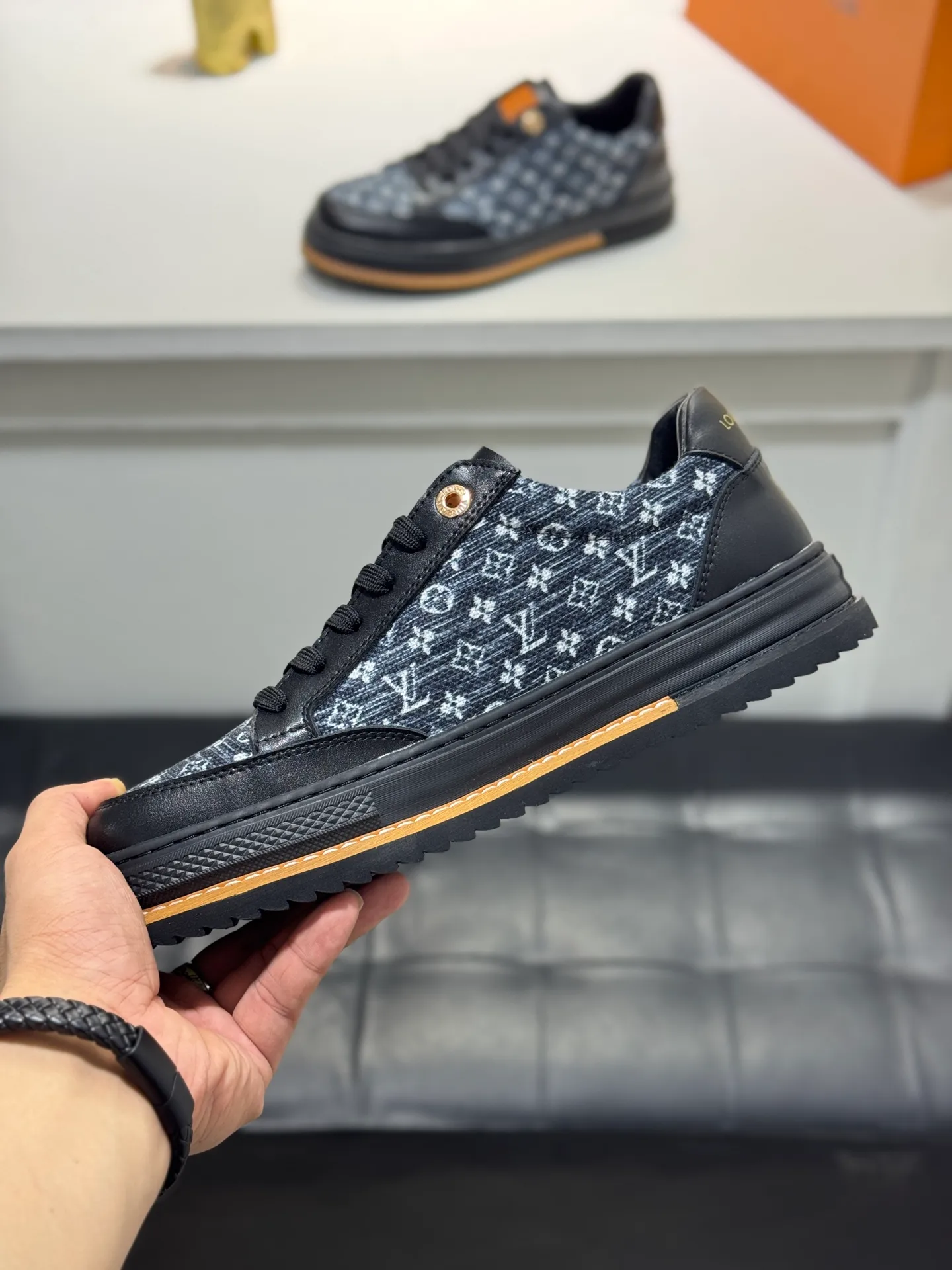 Men's shoes 💰400 [New style] 🌂🌂Top original order - Louis Vuitton®️ Trendy and fashionable yet low-key men's casual shoes, LV special fabric pattern on the upper, comfortable and breathable, sheepskin lining, original rubber outsole, 3 colors available ~ a must-have for sportsmen. Size: 38-44 (45 customized